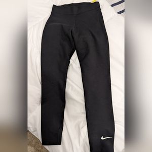 Black Nike leggings